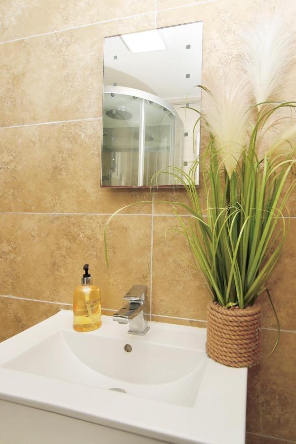 Edgware Hub Hotel London Ngoại thất bức ảnh